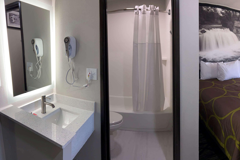 Bathroom 4, Super 8 By Wyndham York Ne, York