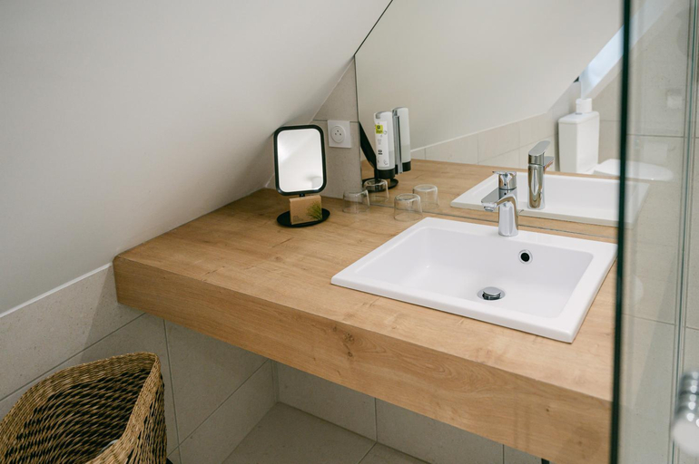 Bathroom 4, Logis hotel restaurant l'Argence, Aveyron