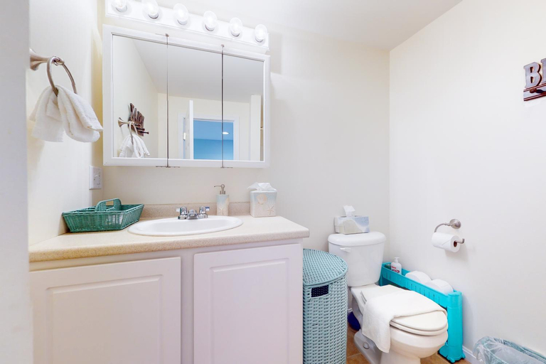 Bathroom, Little Gem at Hampton Beach, Rockingham