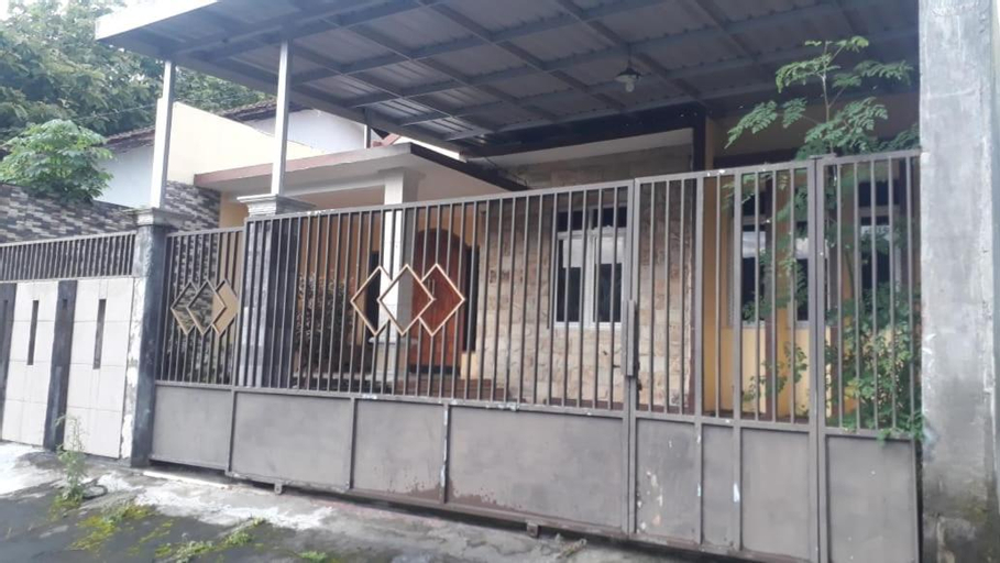 Exterior & Views 1, VILLA ACIL DEKAT BNS dan JTP, Malang