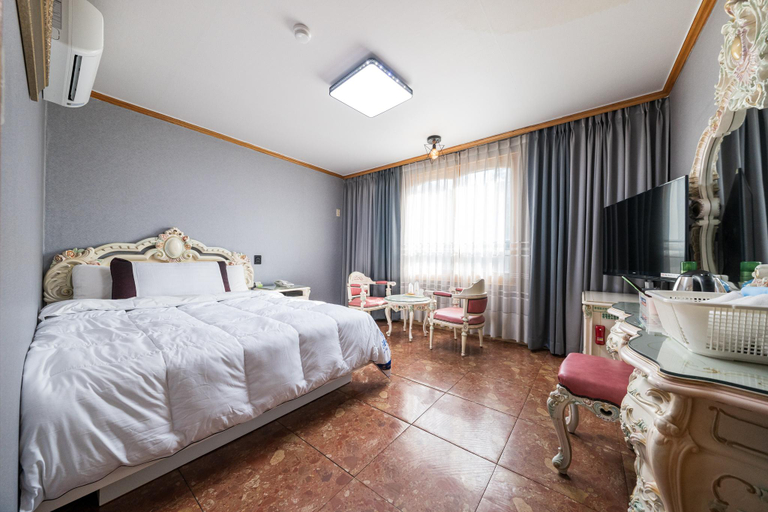 Bedroom 2, Yangju Gallery Hotel, Yangju