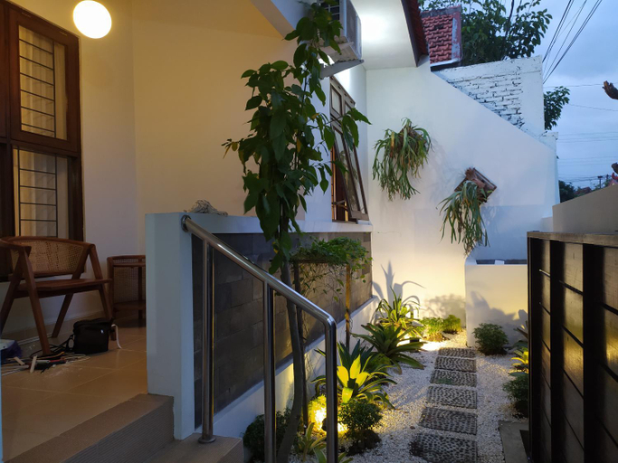 Exterior & Views 9