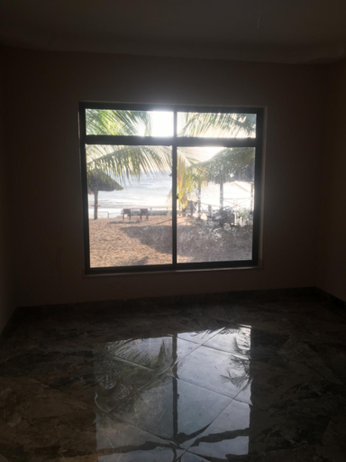 Others 5, Tayana place, Kusini