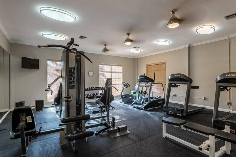 Others 4, Gorgeous condo, 2 bedrooms, 2 baths, with pool, minutes to Clearwater Beach, Pinellas