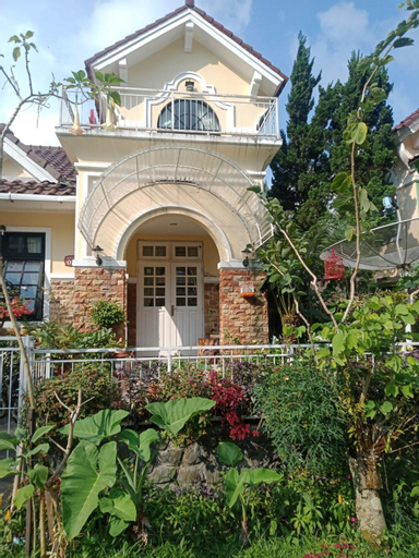 Villa kota bunga 3 kamar full Wifi bersih rapi, Bogor