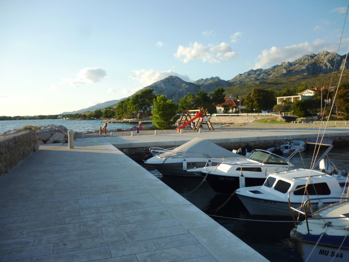 Others 4, Apartman Iva-family holiday 250 m from pebble beach, Starigrad