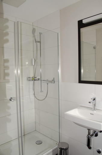 Bathroom 3, Concept Hotel Landhaus - Digital Hotel, Burgdorf