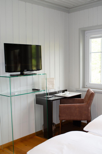 Bedroom 12