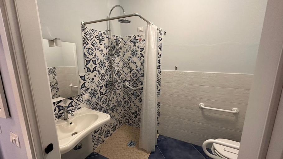 Bathroom 4, Hotel La Giara, Vibo Valentia