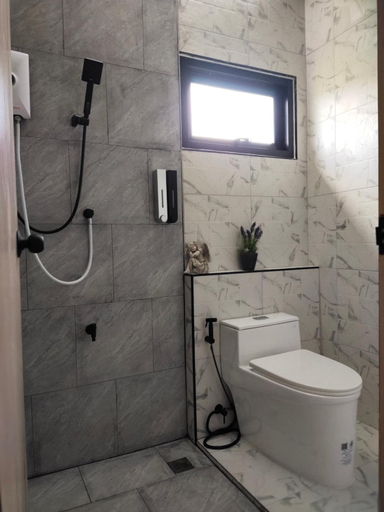 Bathroom 4, h1boutique, Hang Chat