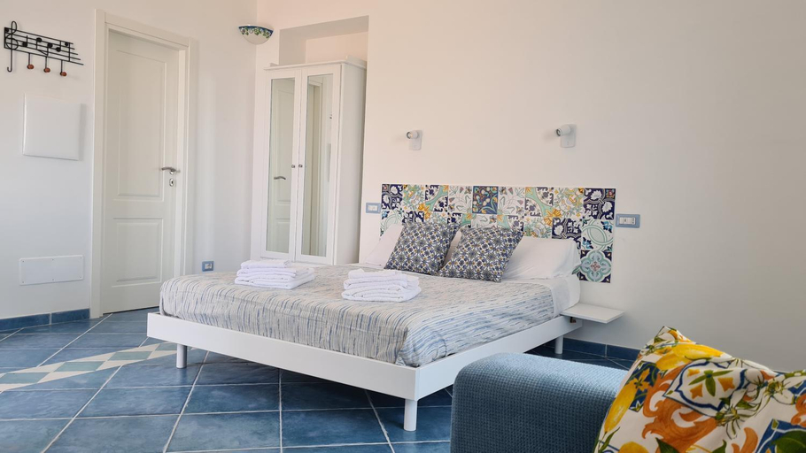 Bedroom 2, The little tower of Minuta, Salerno