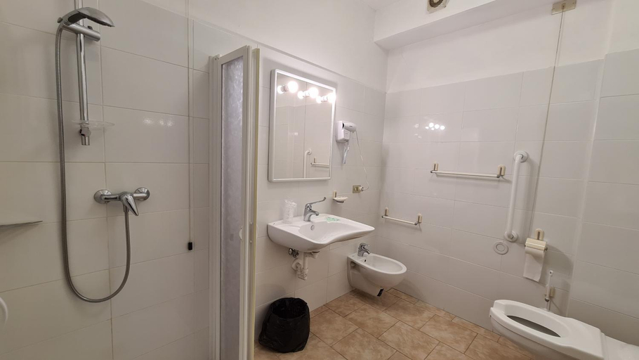 Bathroom 2, Albergo Meuble Aurora, Brescia