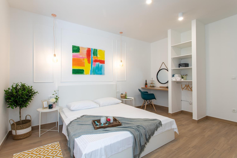 Others 5, Sweet rooms, Split