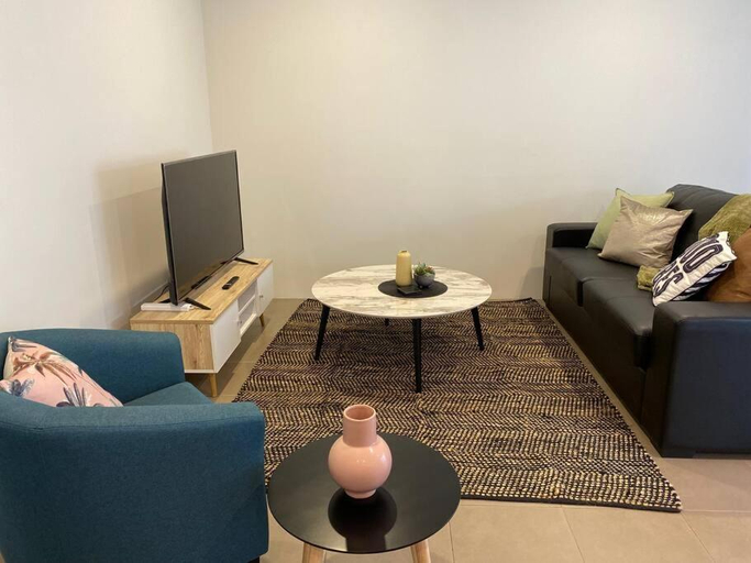 Others 4, Stylish Modern Airport City WIFI Park Netflix Wine, Belmont