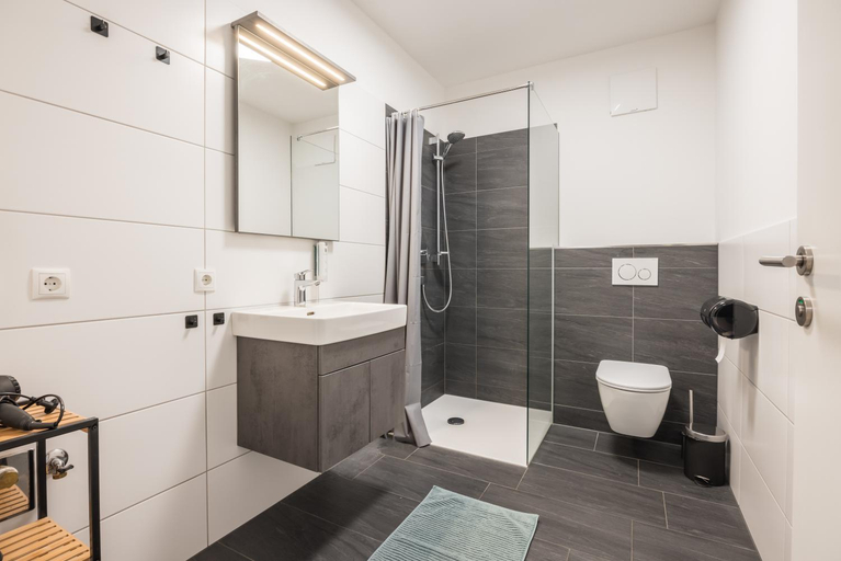Bathroom 2, myQuartier Central City Suites digital self check in, Innsbruck