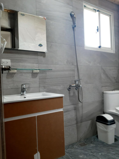 Bathroom 1, Yun Yan Inn, Penghu