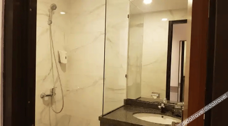 Bathroom, Cordela Inn Sidoarjo, Sidoarjo