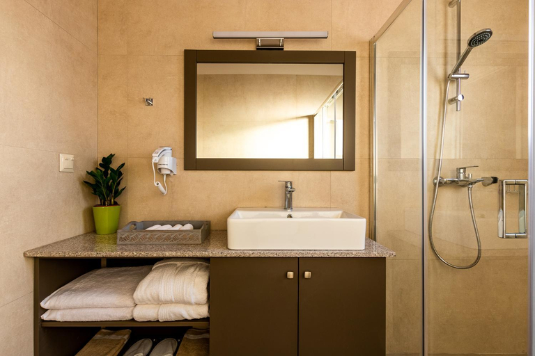 Bathroom, Emerald Ville, Peloponnese