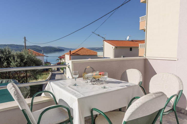 Others 5, Apartments Meri, Okrug