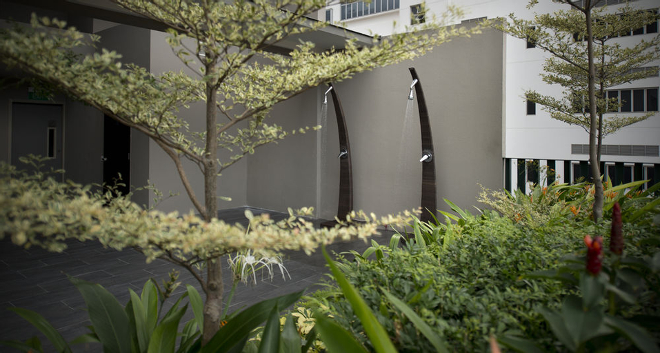 Exterior & Views 27