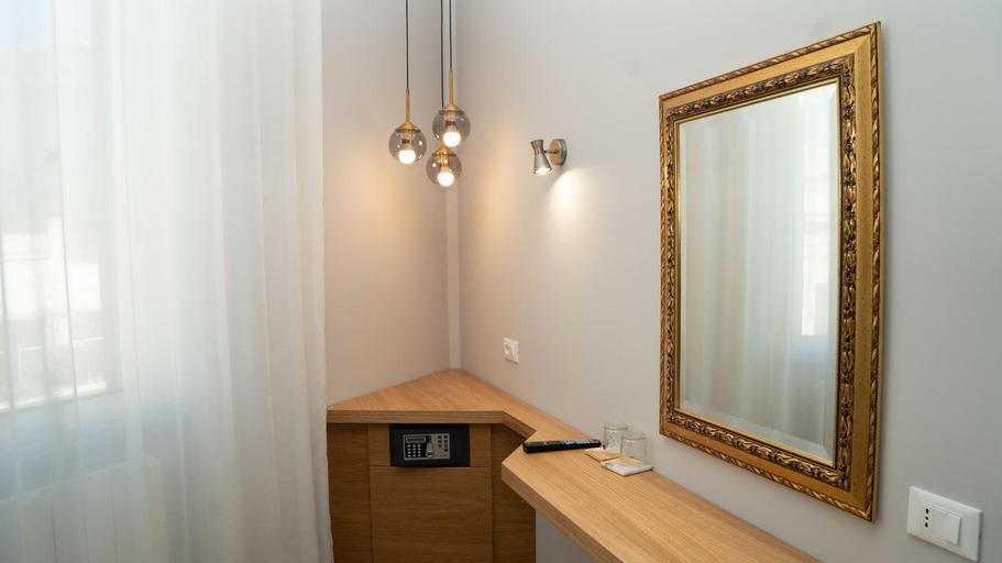 Others 5, Manere Suites, Palermo