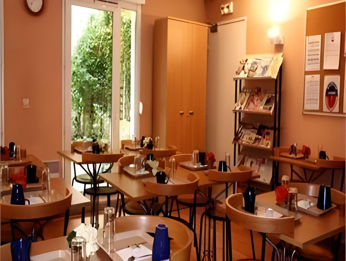 Food & Drinks 5, Sejours and Affaires Pantin Charles De Gaulle, Seine-Saint-Denis