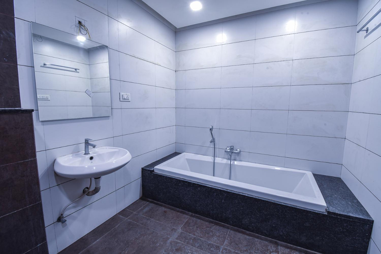 Bathroom 4, Hotel Ravikiran family Restaurant and Lodging, Kolhapur