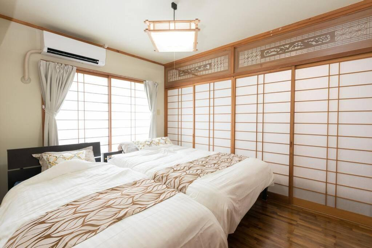 Bedroom 1, Within 5 minutes by car to Churaumi Aquarium/BBQ available/Rooftop terrace with sunset view/4 bedrooms, single-house rental/3 parking spaces/Maximum capacity of 18 guests, Motobu