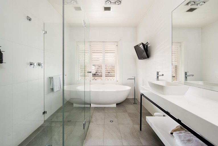 Bathroom 2, The Stirling Hotel, Adelaide
