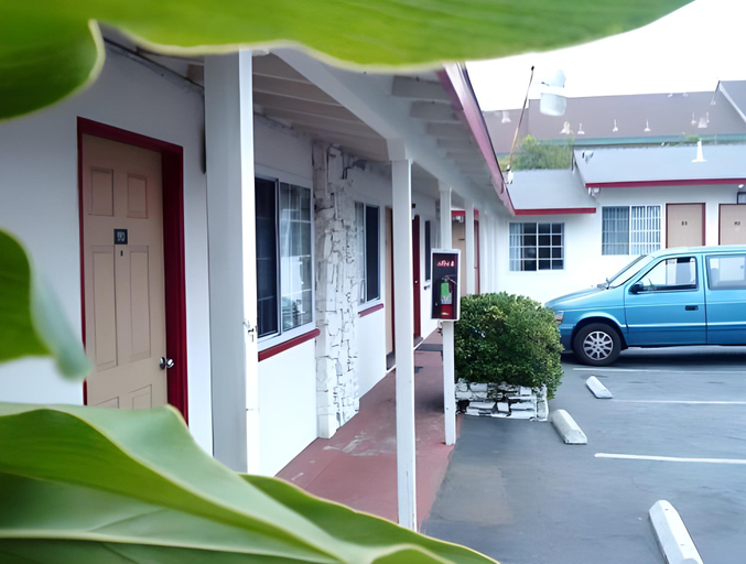 Others 4, Bayside Inn, Monterey