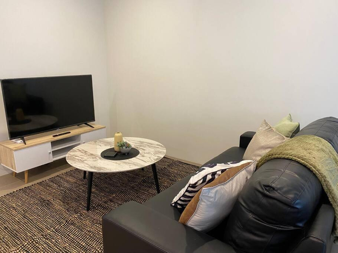 Others 5, Stylish Modern Airport City WIFI Park Netflix Wine, Belmont