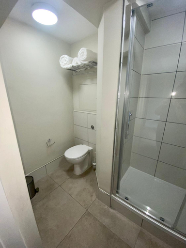 Bathroom, The Pear Tree, Wiltshire