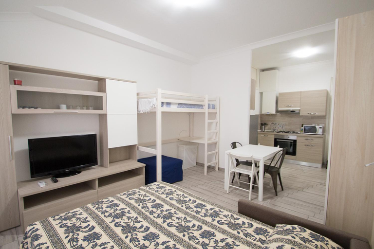 Bedroom 5, Appartamento a 3 passi dal mare, Savona