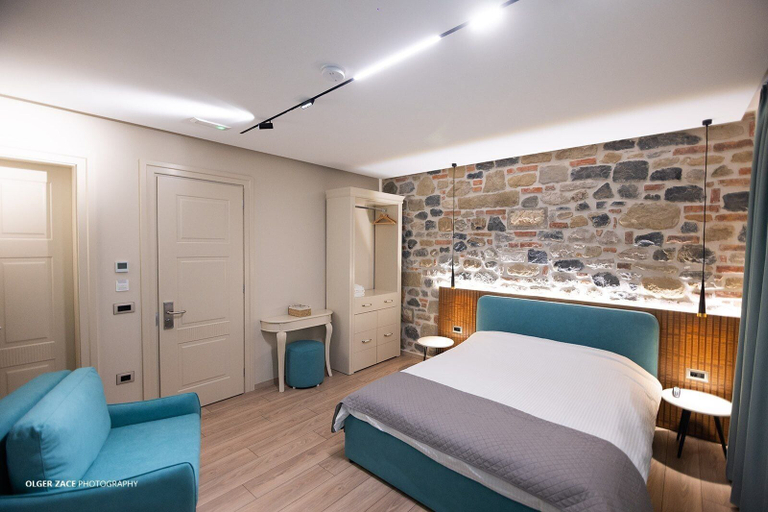Bedroom 2, Moonlight Serenade, Korçës