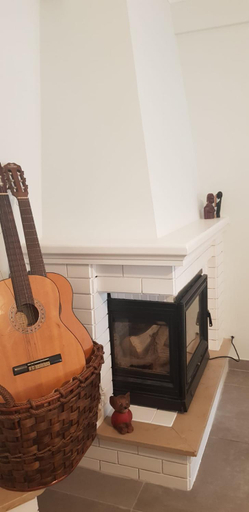 Others 5, Sal Guest House, Almada