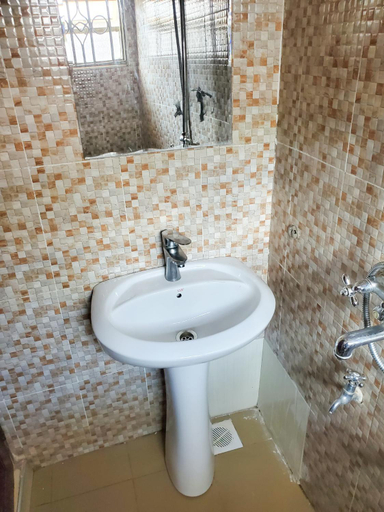 Bathroom 2, Mianzi Guest House, Kisoro