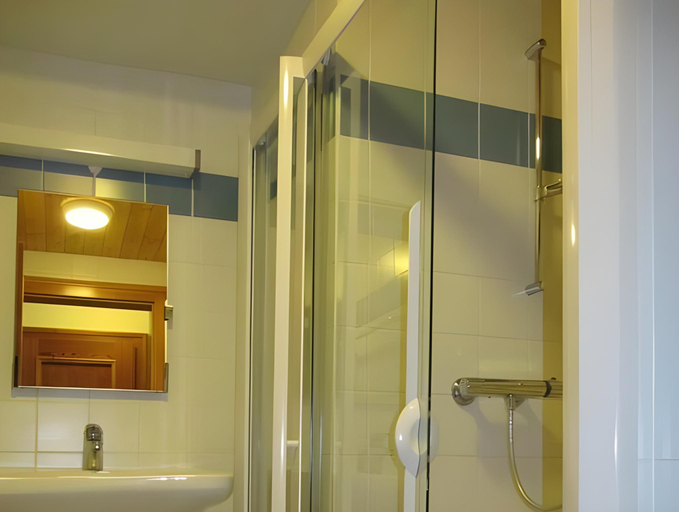 Bathroom 3, Austrian Sports Resort, BSFZ Obertraun, Gmunden