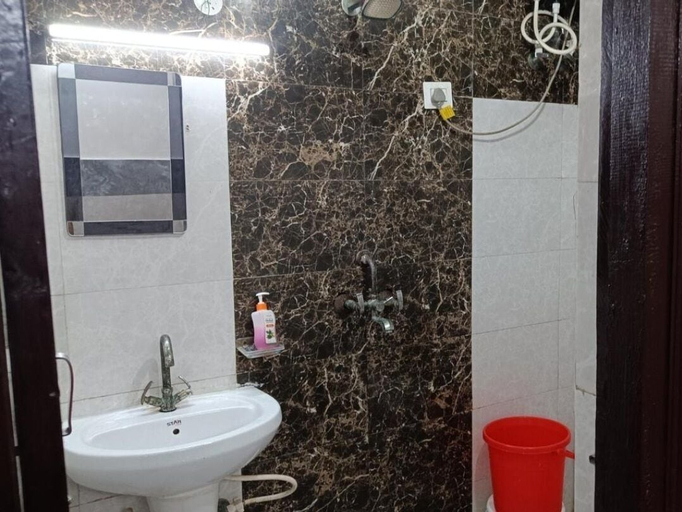 Bathroom 3, Divy Dhaam Near Prem Mandir, Mathura