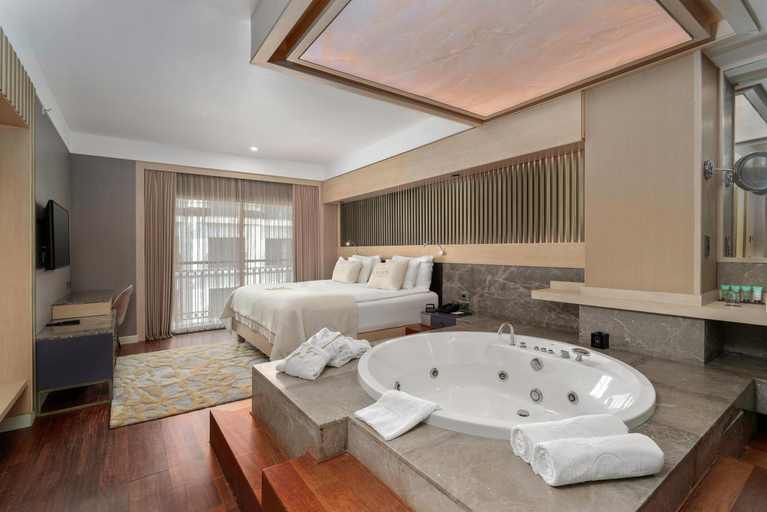 Bathroom 4, Cratos Premium Hotel Casino & SPA