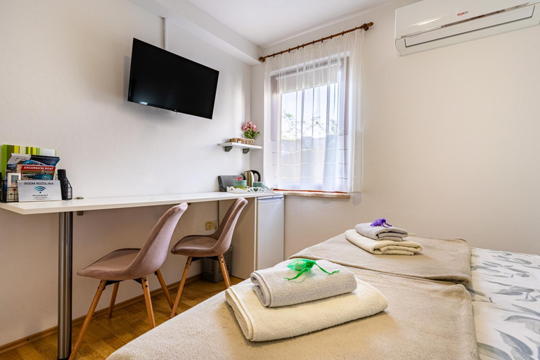 Others 5, The Rozolina room, Cres