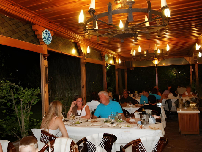Food & Drinks 4, Hotel Azmakhan, Ula