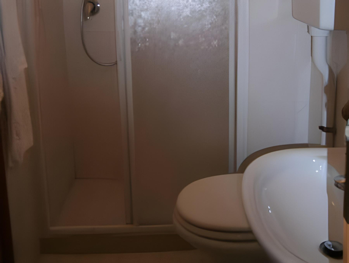 Bathroom 3, Hotel Goldene Rose, Rimini