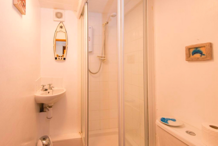 Bathroom 2, Jacobs Cottage, Cornwall
