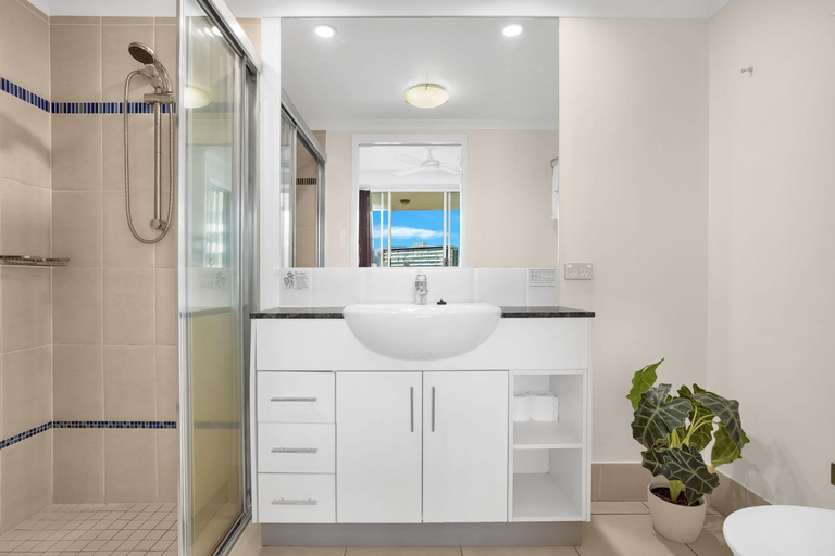 Bathroom 5, City Quays Accommodation, Cairns