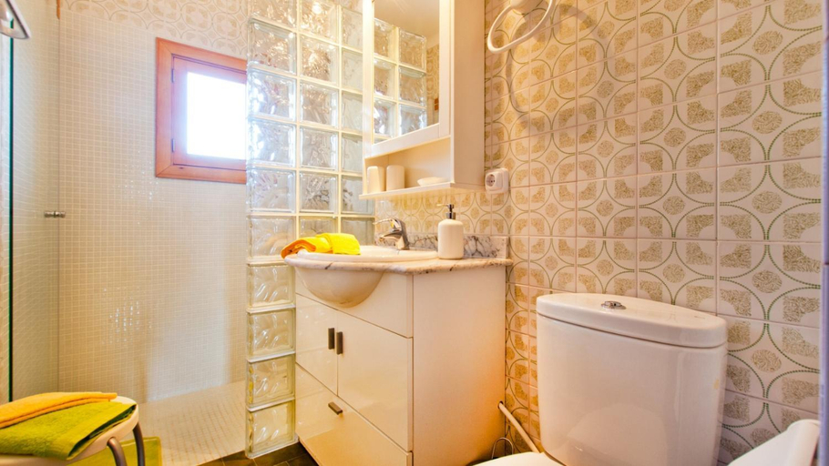 Bathroom 5, C050 Cora by Mallorca Villa Selection, Baleares