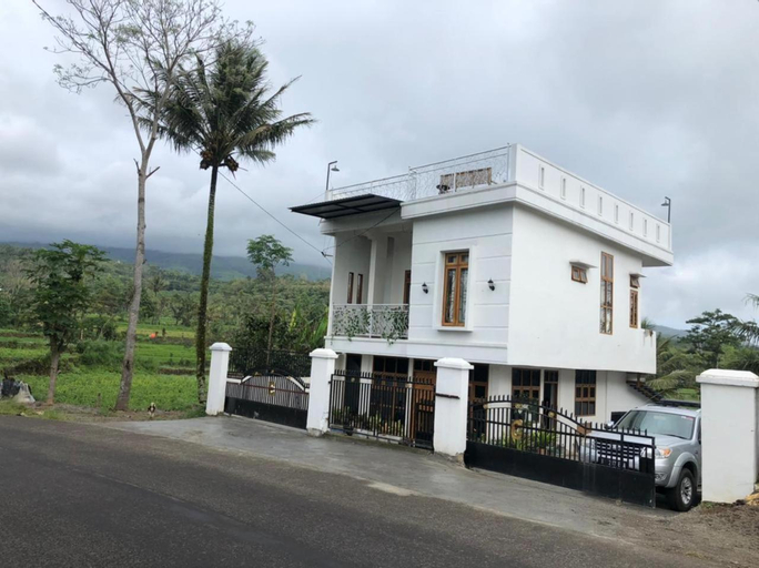 Alaina Villa, Pagar Alam