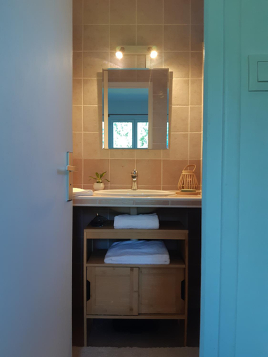 Bathroom 3, KERJEANNE, Rhône
