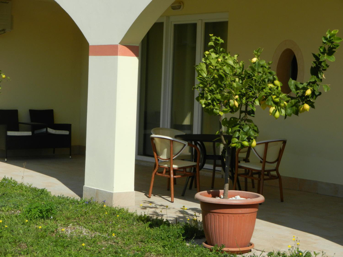 Others 5, Villa Benvenuto, Verona