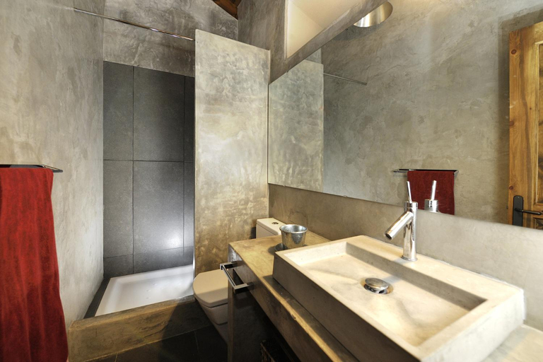 Bathroom, La Caseta de Queixans con chimenea, Girona