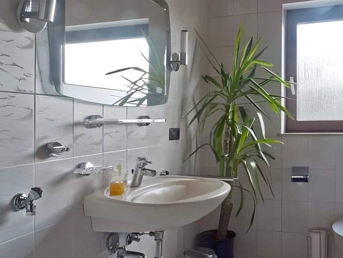 Bathroom 4, Gastehaus Sonja, Ortenaukreis